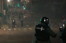 Dačić: Privedeno 38 osoba, šest policajaca povređeno