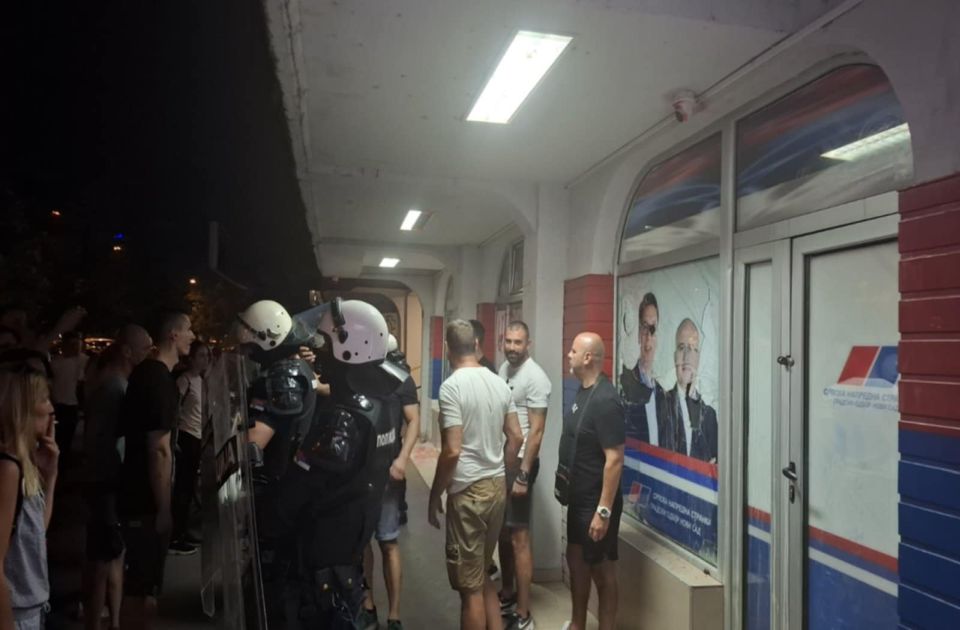 Poverenica poručila da je neprihvatljiva retorika nasilja i podsticanje atmosfere straha, reagovala Brnabić