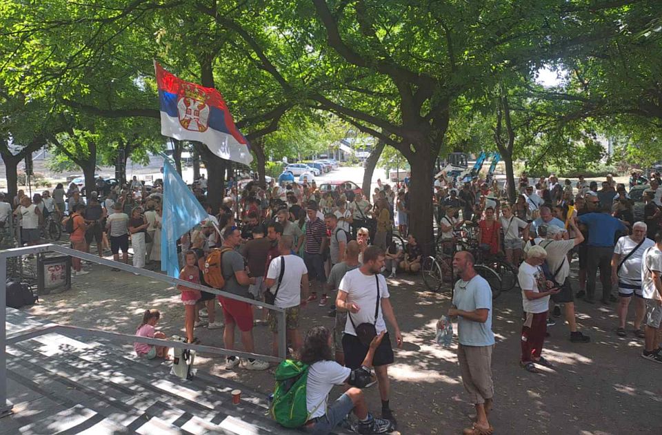 VIDEO Skup podrške ispred suda: Treba da budu saslušani uhapšeni nakon protesta u četvrtak