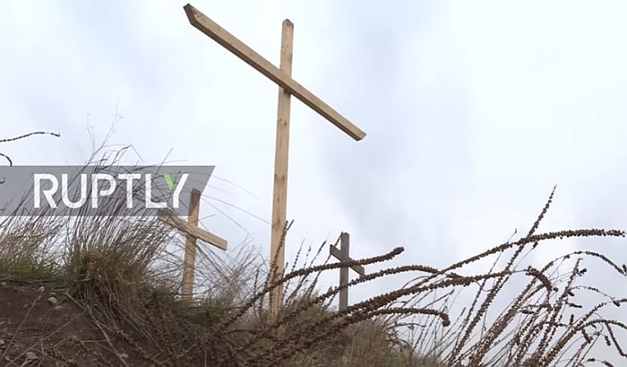 VIDEO: Delovi mrtve svinje postavljeni na mestu buduće džamije