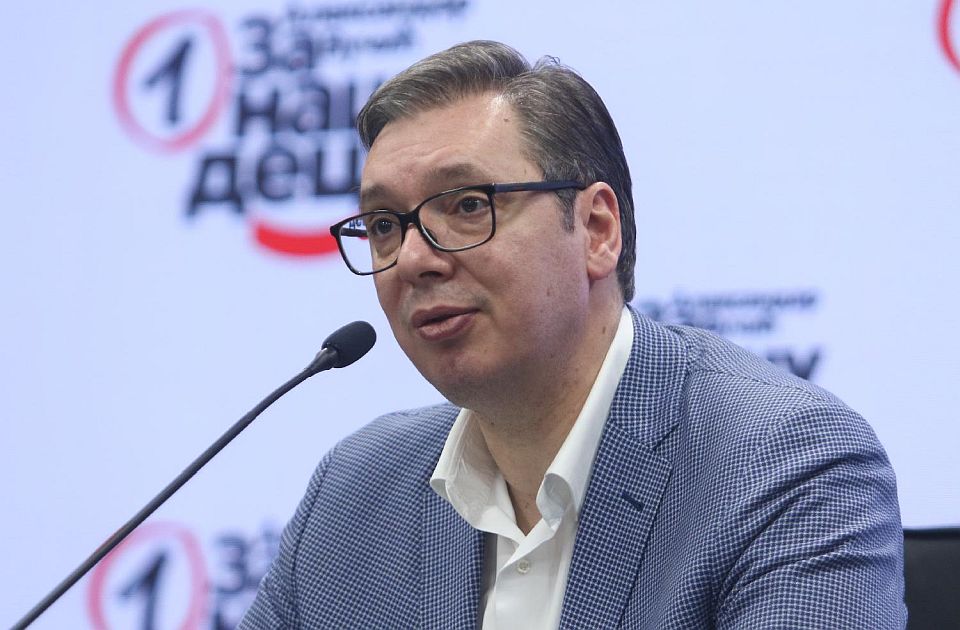Vučić nezadovoljan rezultatom referenduma, naprednjacima rekao 