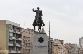Na današnji dan: Umrli Meša Selimović i Milan Kundera, rođeni kralj Petar i petomilijarditi stanovnik Zemlje
