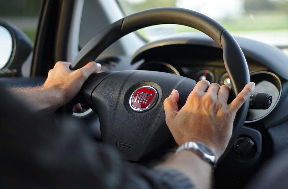 U Srbiji godišnje bez vozačke dozvole ostane između 1.800 i 2.000 vozača