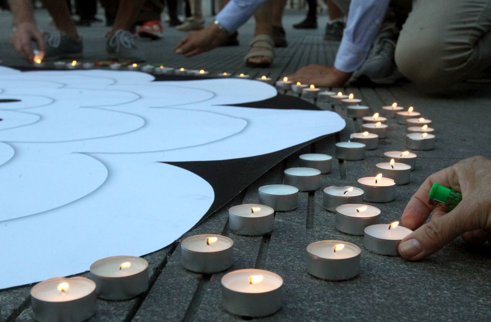 Na Trgu republike u Beogradu obeležavanje godišnjice zločina u Srebrenici