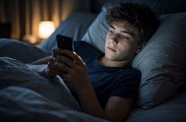 Tinejdžeri spavaju manje nego ikada - i za to nisu krivi samo telefoni