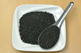 Da li su viralne zdravstvene tvrdnje o crnom susamu tačne? Evo šta kaže nauka