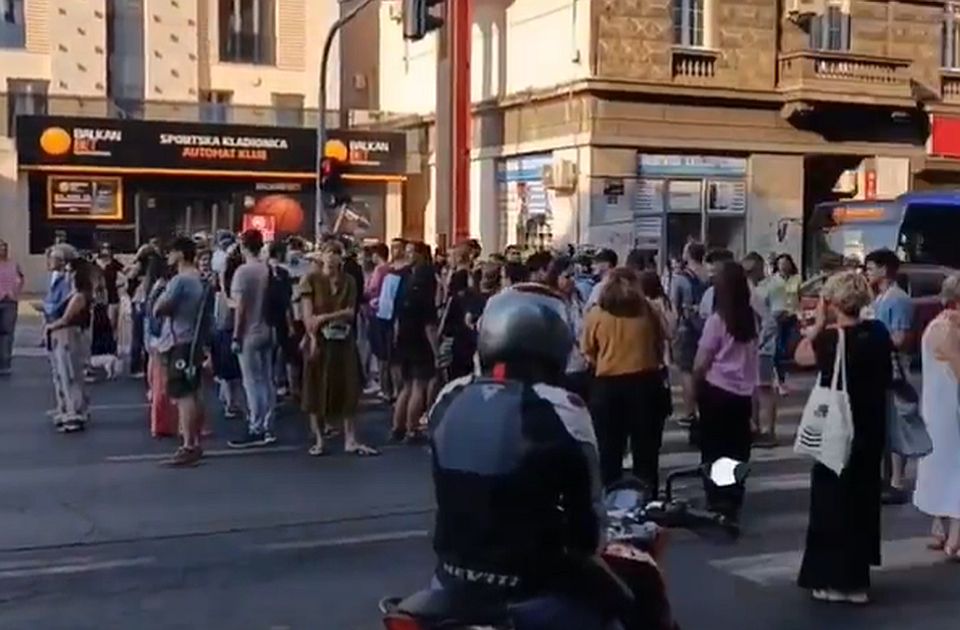 VIDEO: I jutros blokade na pojedinim lokacijama u Beogradu, bilo i incidenata