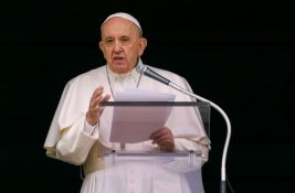Papa Franja zbog upale pluća čitao nedeljnu molitvu iz rezidencije