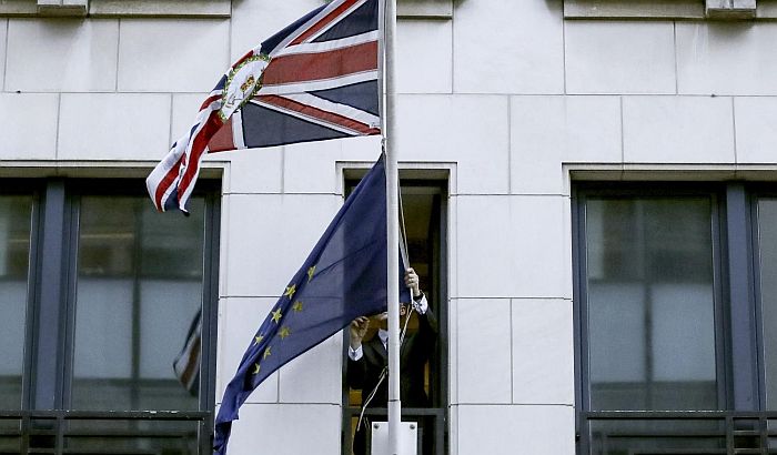 FOTO: Zastava Velike Britanije uklonjena iz zgrade Evropskog saveta