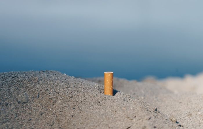 Opušci cigareta znatno doprinose zagađenju plaža i mora