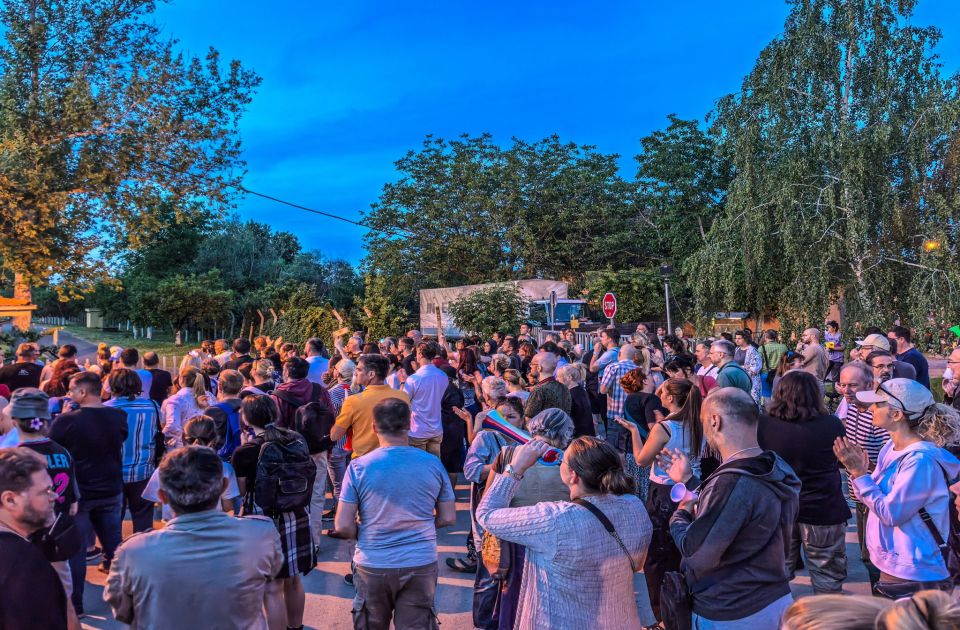 VIDEO: Ispred zatvora na Klisi održan protest podrške pritvorenim aktivistima