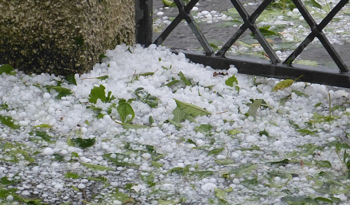 Rešenje države za zaštitu od grada su strelci sa platom od 4.000 dinara