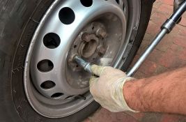 Agencija za bezbednost saobraćaja apeluje na vozače: Nemojte još stavljati letnje gume