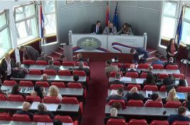 Novi predsednik Skupštine Niša socijalista Darko Nikolić, svi opozicioni odbornici bojkotovali sednicu 