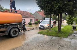 VIDEO, FOTO: Ulica u Futogu potopljena, voda ušla u kuće