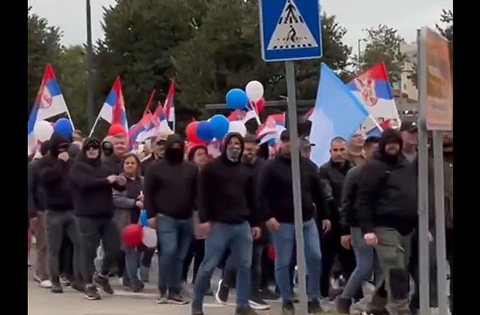 Kapuljaši, batinaši, ćaci - ko su Vučićevi 