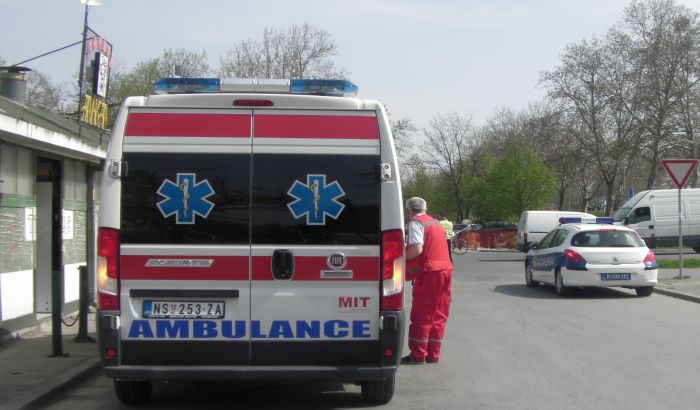 Dvoje povređenih u udesima u Sremskoj Kamenici i Kovilju