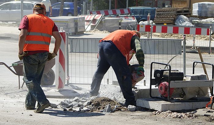 Ni novi zakon ne ograničava broj radnika na lizing u državnim preduzećima