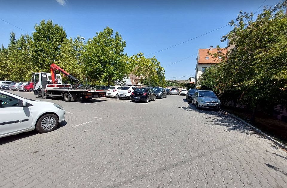 OPREZ: Na ovom mestu u centru Novog Sada bolje da ne parkirate više, odnose se automobili