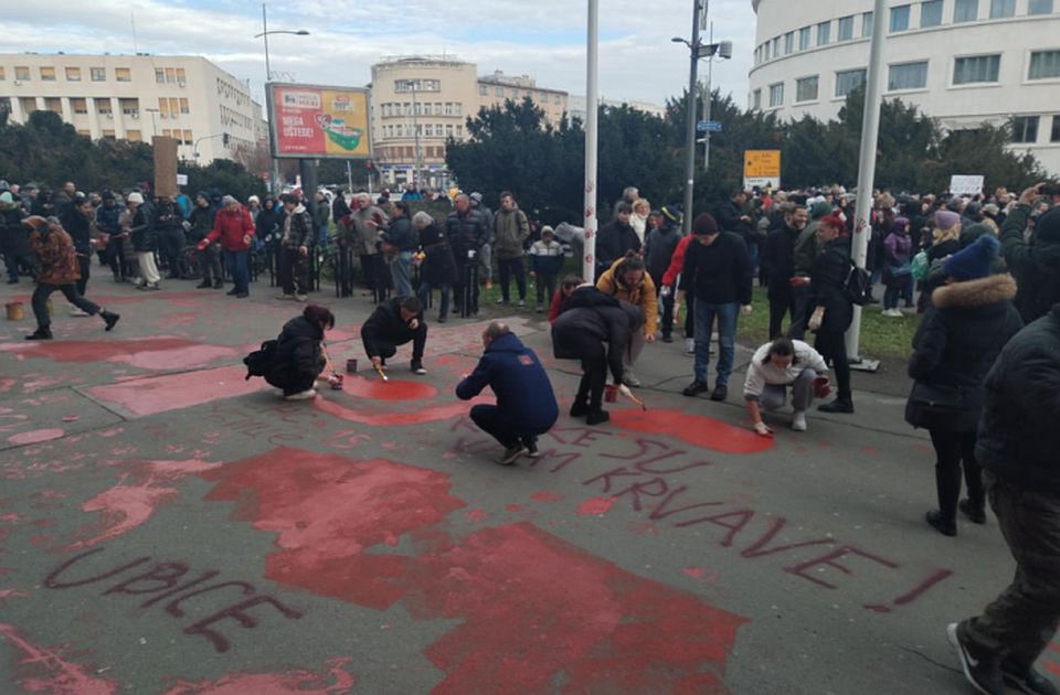 Građanske inicijative: Pokrenuto više od 250 postupaka zbog farbanja ulice 8. decembra u Novom Sadu Građanske inicijative: Pokrenuto više od 250 postupaka zbog farbanja ulice 8. decembra u Novom Sadu