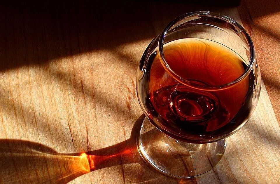 Kina uvela carinu na konjak i druga žestoka pića iz EU