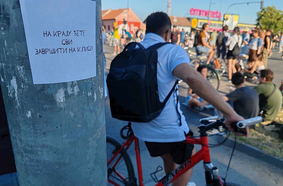 FOTO, VIDEO: U toku blokada tri velike raskrsnice u Novom Sadu FOTO, VIDEO: U toku blokada tri velike raskrsnice u Novom Sadu