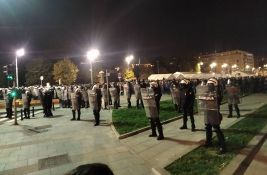 Vučić o dešavanjima kod Skupštine: Blokaderi koristili baklje sa željom da zapale ljude