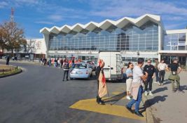 Građani i studenti pešače iz Novog Sada u Beograd u znak podrške Dijani Hrki