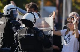 VIDEO: Topovski udari ispred Skupštine Srbije, studenti u blokadi zamolili sve da se sklone sa ulica