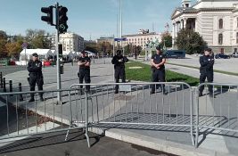 VIDEO: Policija intervenisala na mestu gde Dijana Hrka štrajkuje glađu, uhapšen prevoznik Jaćimović