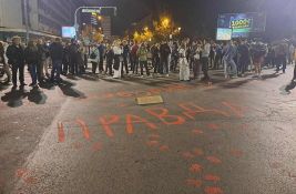 VIDEO: Skup podrške Dijani Hrka u Novom Sadu, blokirana raskrsnica kod Banovine