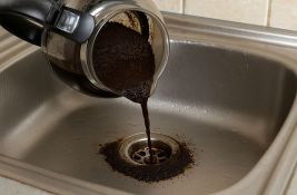 Naučnici: Ne izlivajte talog od kafe u odvode