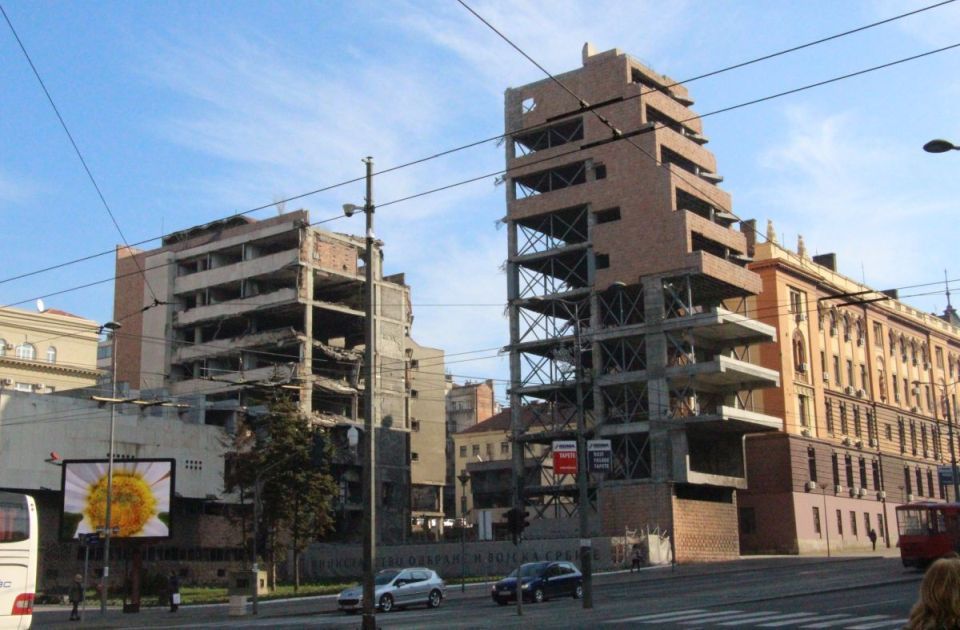 Ekološki ustanak pozvao sve da stanu u odbranu zgrade Generalštaba