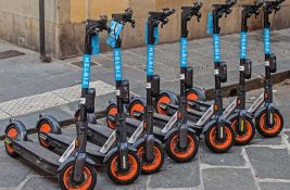 Agencija za bezbednost saobraćaja uputila apel roditeljima: Električni trotinet nije igračka