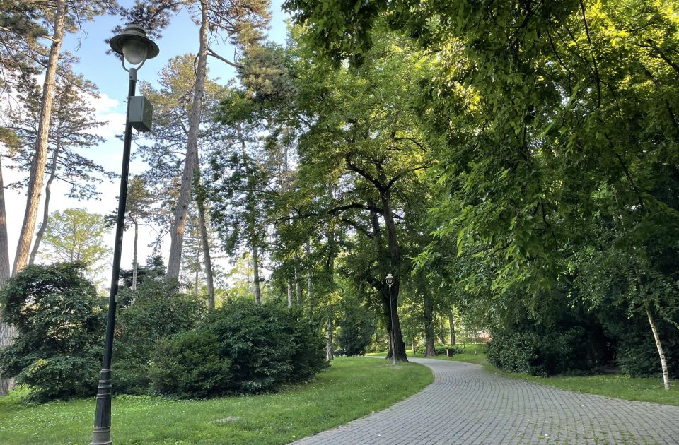 Sutra toplo, uveče kiša sa grmljavinom