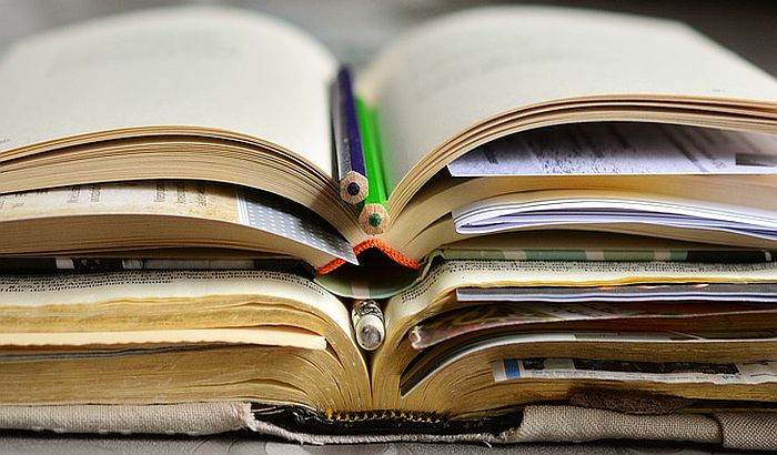 Autori udžbenika koji je osvanuo u 