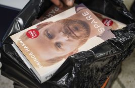 U znak protesta zbog ubistava talibana: U prodaji krvave kopije memoara princa Harija 
