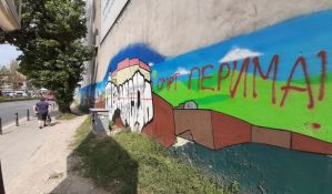 Glupost je neuništiva: Mural tolerancije u centru Novog Sada oskrnavljen parolom 