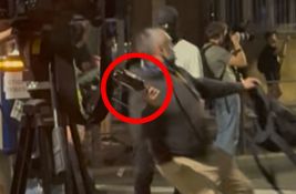 Muškarac uhapšen jer je gađao kordon policije kamenicama nakon skupa na Slaviji