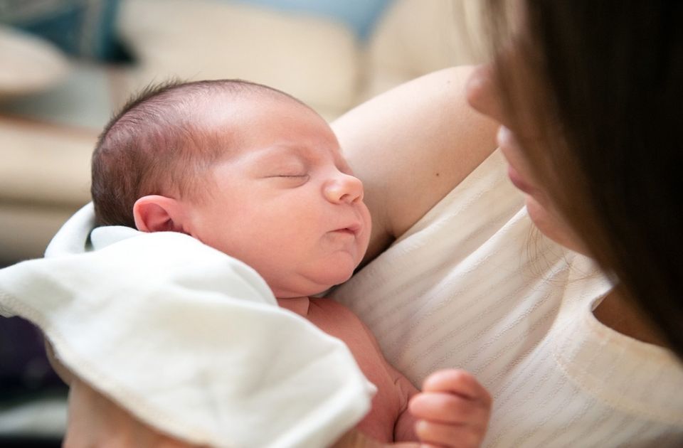 Dečiji pulmolog: Sve više dece obolele od kovida, među zaraženima i bebe 