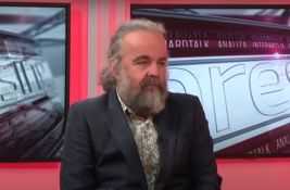 Preteća poruka književniku Miljenku Jergoviću ispisana na zgradi u kojoj živi u Zagrebu