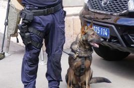 Troje uhapšenih u Beogradu: Zaplenjeno osam kilograma kokaina, snajper, rotacije, bombe, dron...