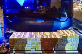 Uhapšen na graničnom prelazu Šid: Pokušao da prošvercuje cigarete u posebnim bunkerima u autobusu 