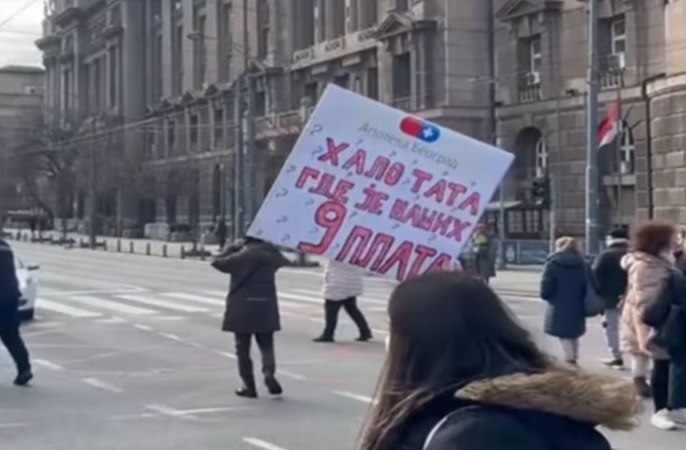 VIDEO Radnici Apoteka "Beograd" protestovali ispred Vlade: "Gde je naših devet plata?"