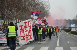 FOTO Protest srednjoškolaca u Novom Sadu: Pošta nastradalima i podrška studentima