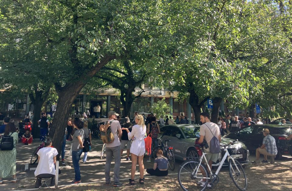 FOTO U toku protest ispred suda u Novom Sadu: Čeka se odluka suda o pritvoru studentu FTN