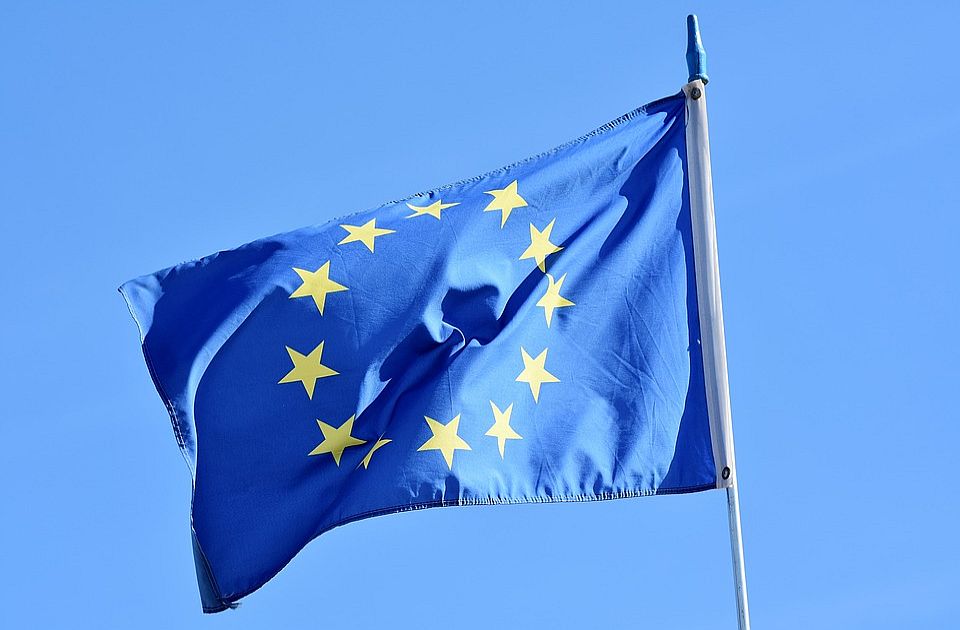 Evropska komisija preporučila da Ukrajina dobije status kandidata