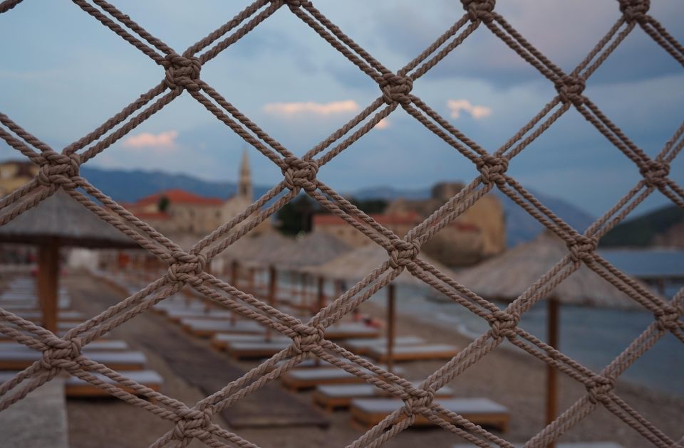 Crna Gora od 1. novembra uvodi vize za Ruse, Beloruse i Turke