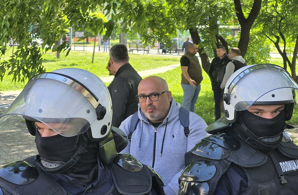 Dekan DIF-a Drid na sednicama Senata nosi naočare sa kamerom: Tvrdi da njima ne snima sastanke
