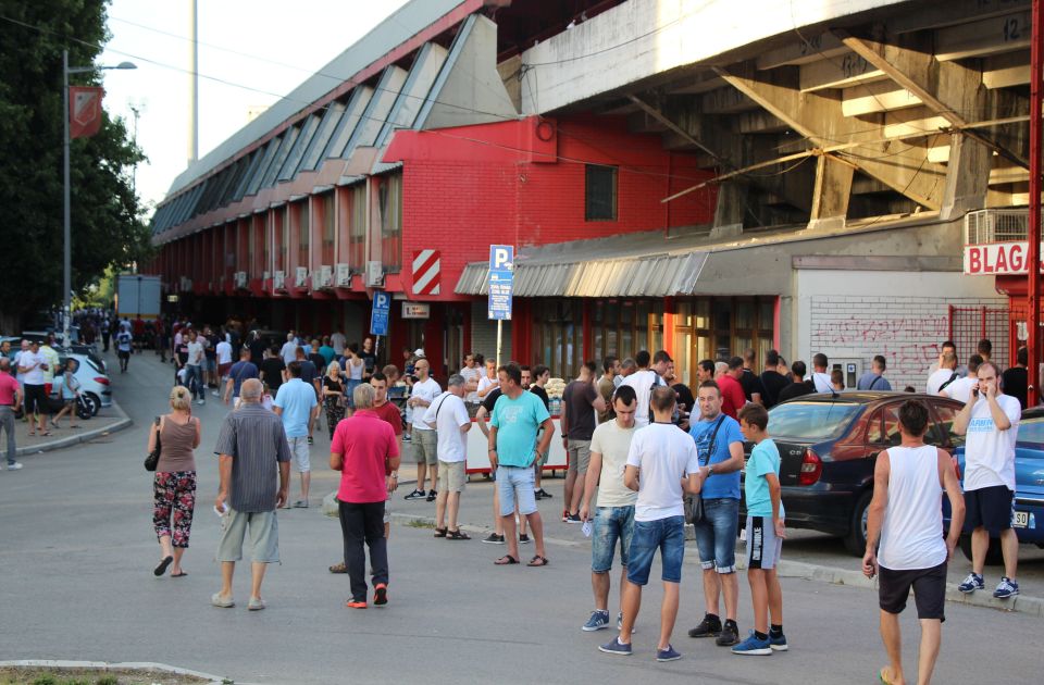 Strategija za četvrtak - sakriti se od kiše, otići na Vošu, posetiti Intergalaktički festival